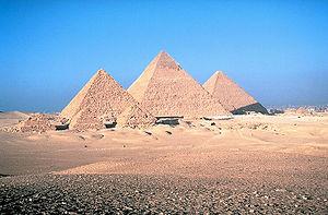300px-Pyramids_of_Egypt1.jpg