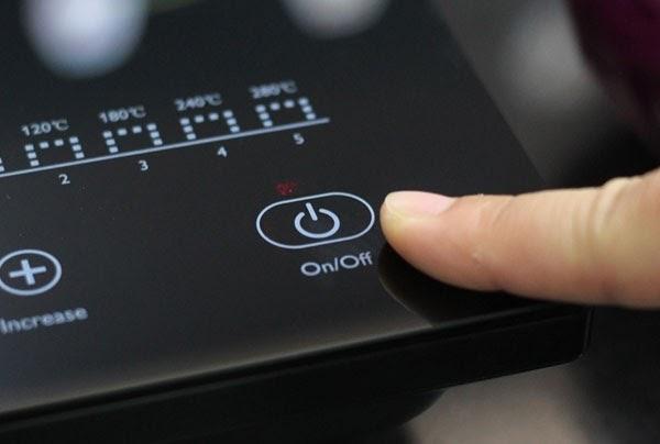 Nhấn nút ON/OFF để bật bếp
