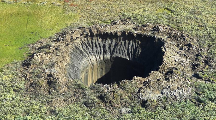 An aerial view from onboard a helicopter taken on August 25, 2014 shows a crater on the Yamal Peninsula, northern Siberia. © Vasily Bogoyavlensky