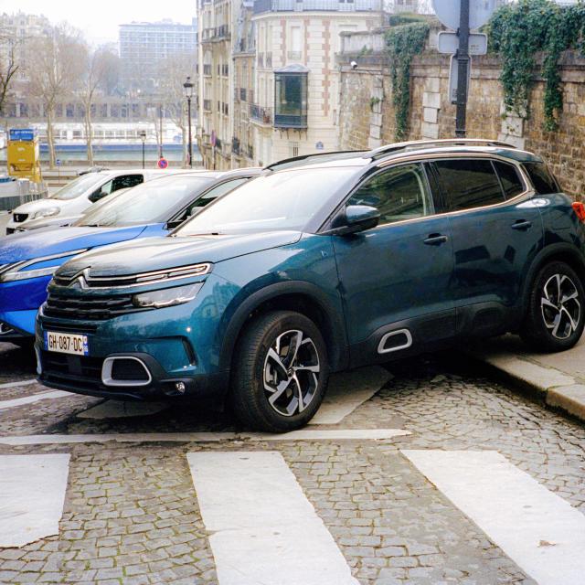 Reportage photo montrant des SUV dans les rues du 8ème et 16ème arrondissement de Paris réalisé le 14 et 15 février 2023.