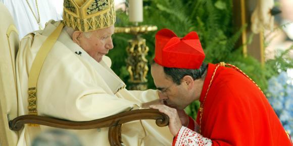 Philippe Barbarin est créé cardinal par Jean-Paul II lors du consistoire du 21 octobre 2003, au Vatican. (Alessandro Bianchi/REUTERS)