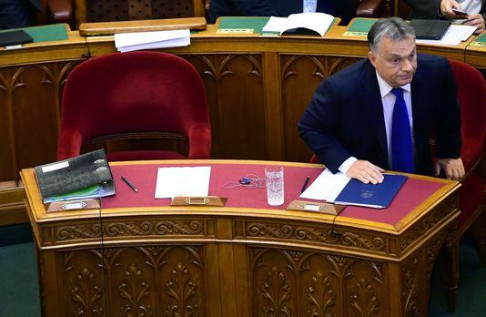 Le premier ministre, Viktor Orban, avant son discours devant le Parlement, à Budapest, lundi 3 octobre, à la suite du référendum antimigrants dimanche.