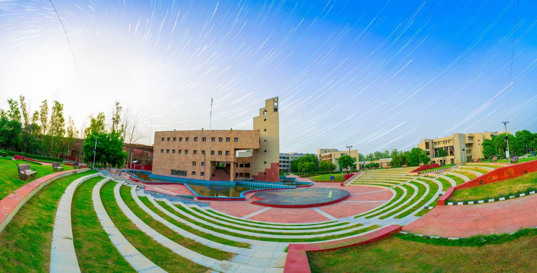 DTU Students Protest : University ask to submit 1.9 Lakh fees - DU ASSASSINS