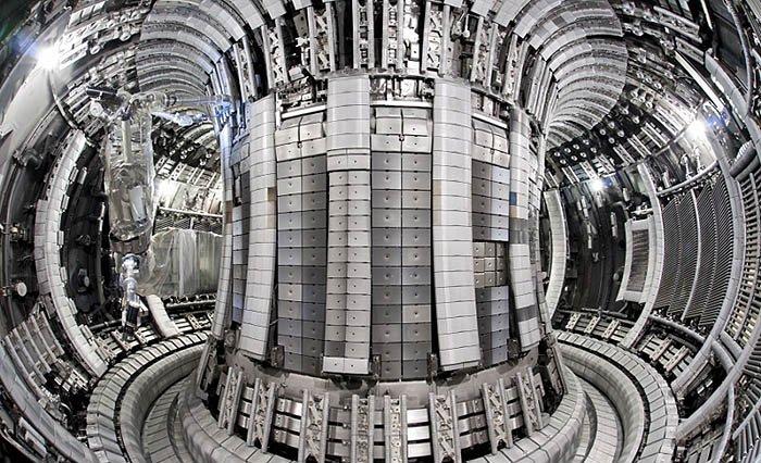 Wnętrze reaktora termojądrowego.