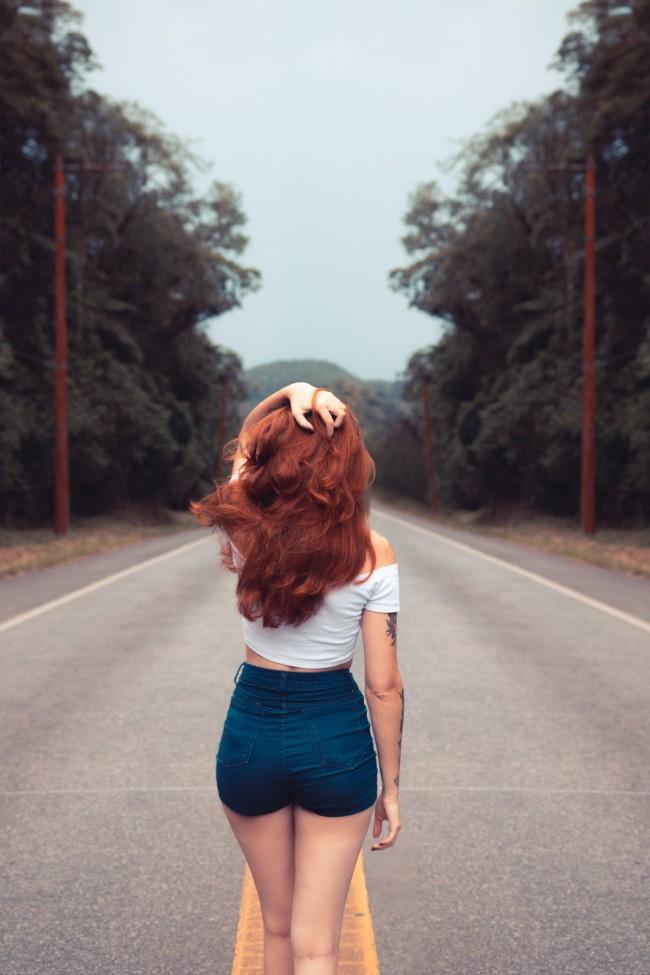 woman-standing-on-road-1758144_small.jpg