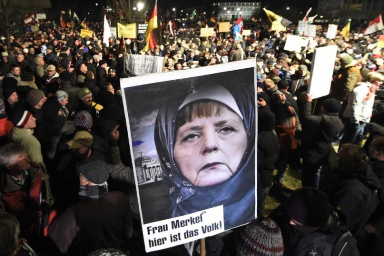 Protestujący w Niemczech.