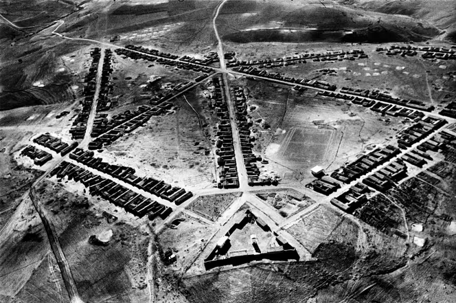 Camp de regroupement du Mezdour, en octobre 1960.
