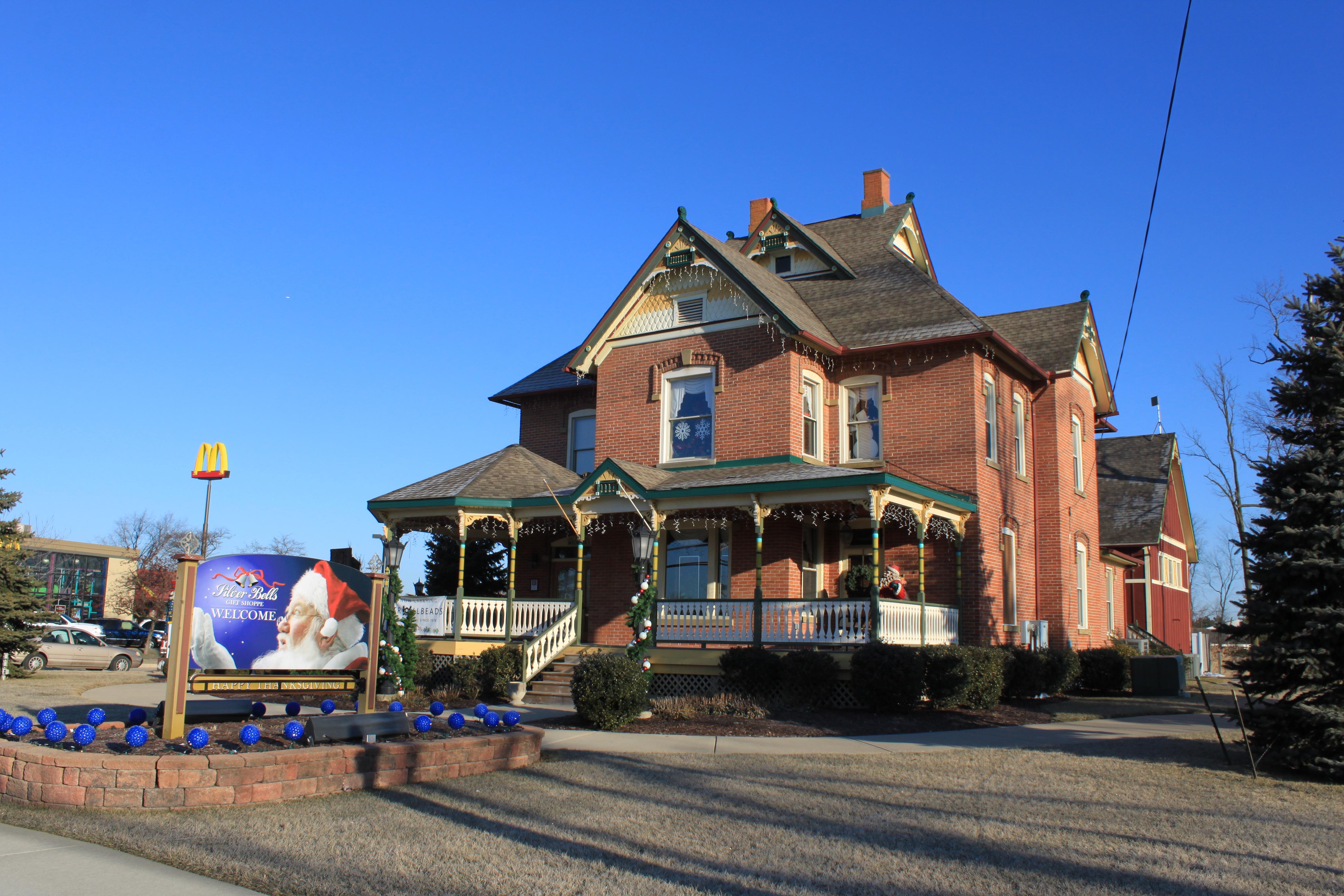 File:Silver Bells Christmas Shoppe, 522 Tecumseh Street, Dundee, Michigan -  panoramio.jpg - Wikimedia Commons