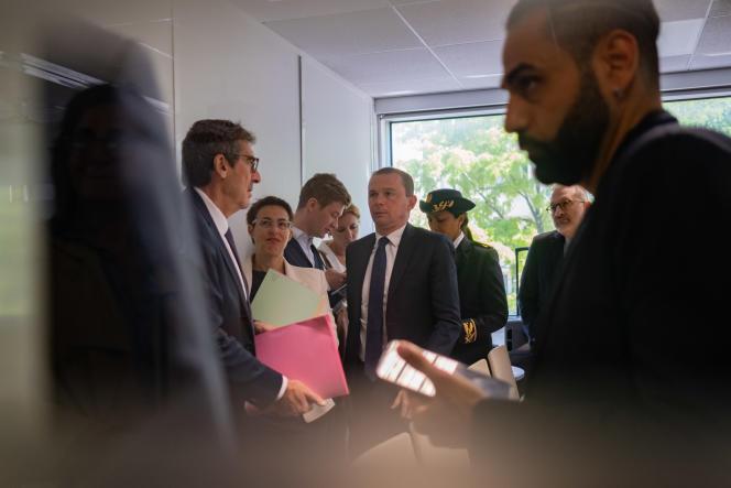 Olivier Dussopt, ministre du travail, en visite dans une agence Pôle emploi parisienne, le 27 juin 2022.