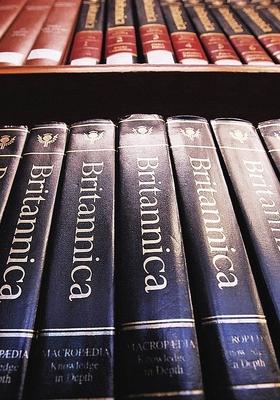 ADEUS, PAPEL Os volumes impressos  da Britannica. Eles vão deixar de existir, mas  a enciclopédia vai continuar na internet (Foto: Mario Tama/Getty Images)