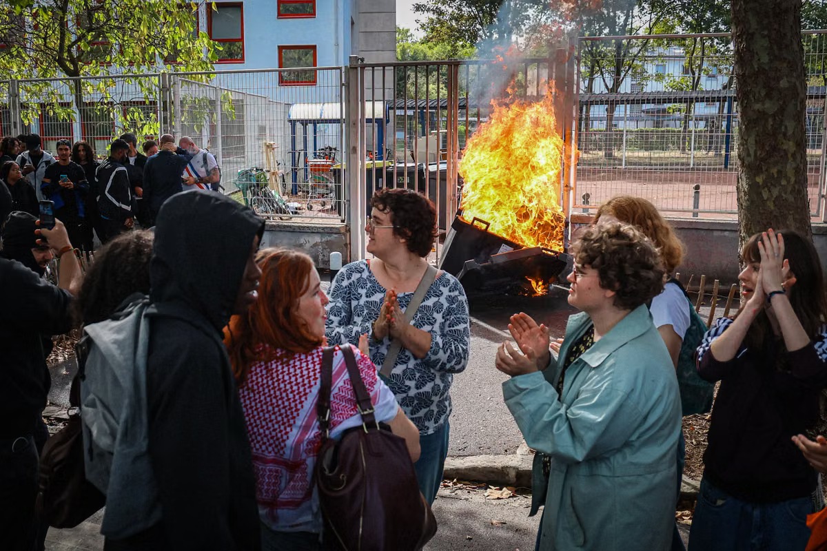 Devant le lycée professionnel Frédéric-Bartholdi, à Saint-Denis (Seine-Saint-Denis), le 28 septembre 2026.