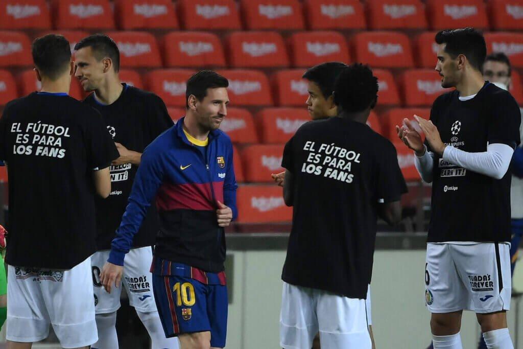 Getafe players wearing t-shirts protesting the ESL