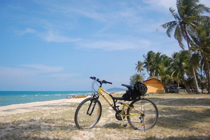 Rower, na którym starałam się jechać od granicy malezyjsko-tajlandzkiej do Singapuru