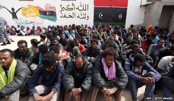 Imigranci w obozie w Libii. Fot. AFP/getty images