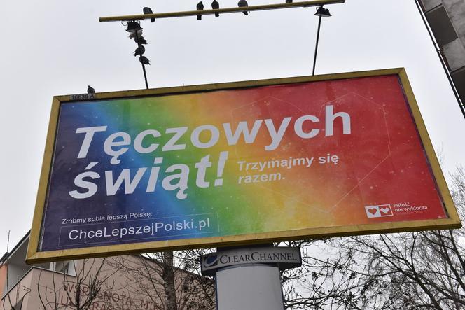 Toruń: Billboard z hasłem "Tęczowych Świąt!". O co chodzi? [ZDJĘCIA] -  Toruń, Super Express