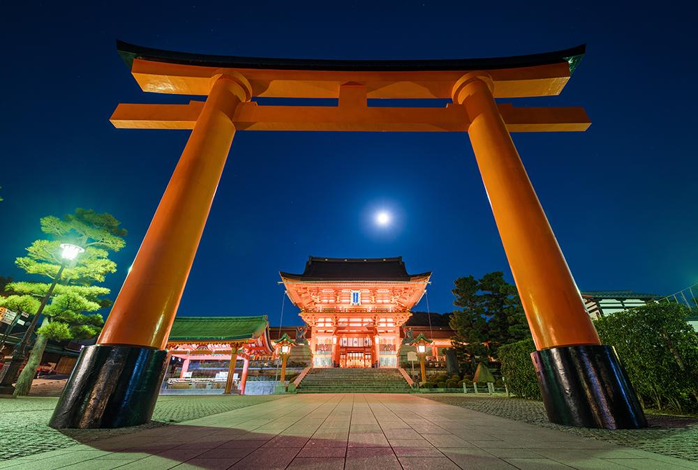 Fushimi Inari Shrine at Night: Kyoto, Japan Tips - TravelCaffeine.com