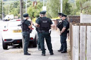 Des policiers à Belfast, le 24 juin 2023.