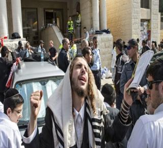 للمترددين: ليس هناك يهود مسالمون في أرض فلسطين