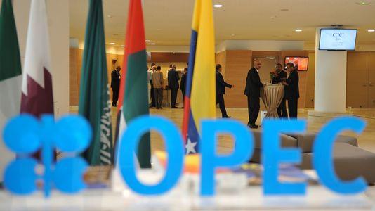 Le logo de l’OPEP (OPEC en anglais) à la conférence d’ouverture de Forum international de l’énergie, à Alger, le 27 septembre.