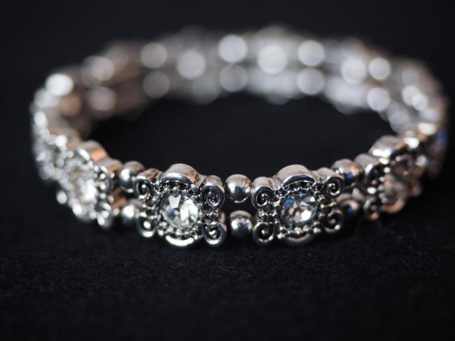 bracelet_bangle_jewellery_silver_diamonds_gems_valuable_silver_jewelry-893595_small.jpg