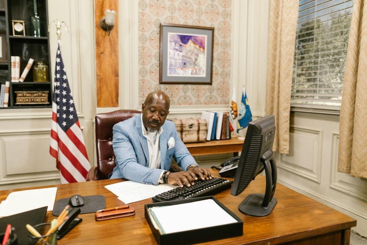 Why You Need a Federal Crimes Lawyer in Burbank