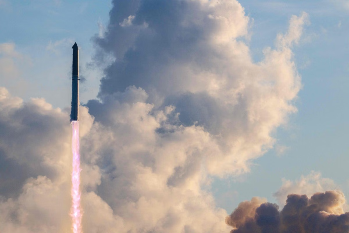 Decollage du Starship de SpaceX de son pas de tir de Boca Chica Beach, au Texas, le 28 septembre 2026.