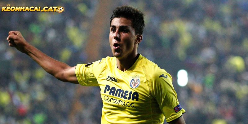 Rodri b?t ??u h&agrave;nh tr&igrave;nh chuy&ecirc;n nghi?p t?i Villarreal