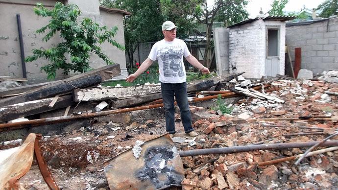 A man near a house which was destroyed by shelling by Ukrainian security forces in Oktyabrsky District in Donetsk. (RIA Novosti/Igor Maslov)