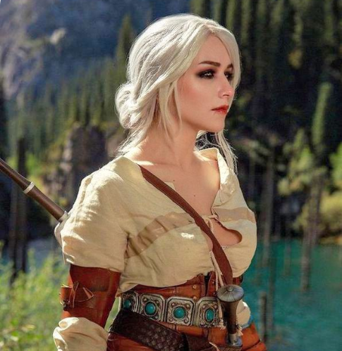 Ciri cosplayer