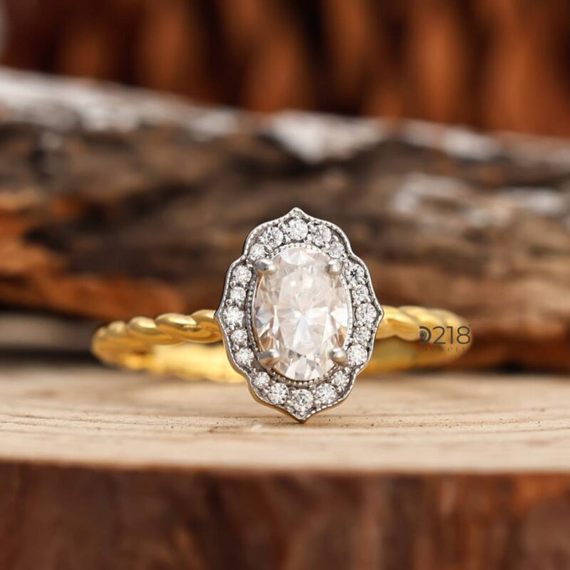Exquisite Vintage Oval Halo Engagement Ring