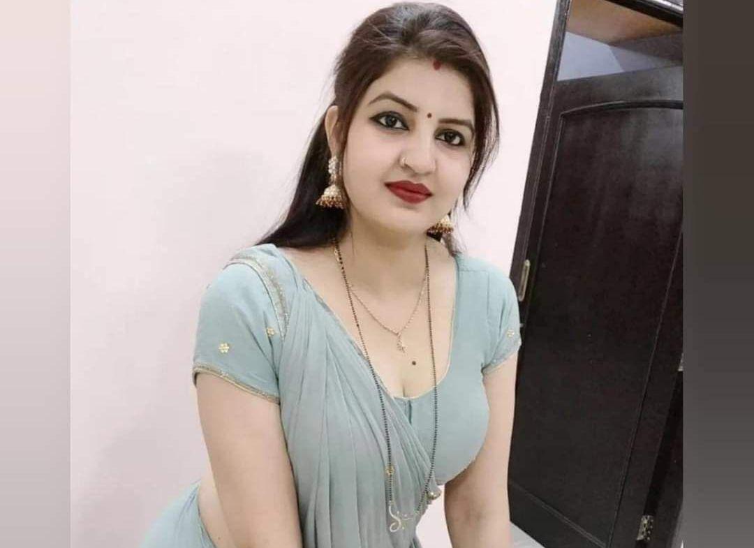 Hot desi aunty in bathroom closeup with pussy Latest