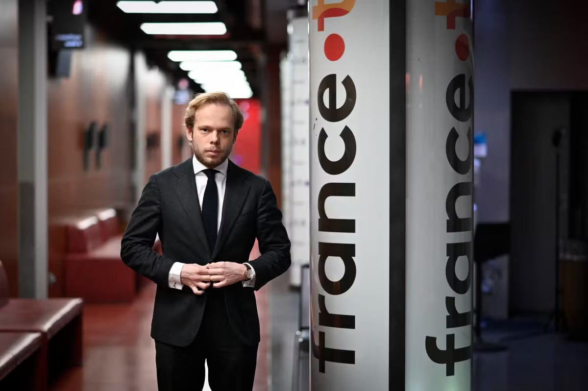 Le député UDR Charles Alloncle, président de la commission d’enquête sur l’audiovisuel public, dans les locaux de France 3 pour une inteview en décembre 2025.