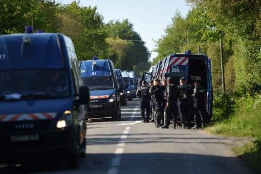 Plusieurs dizaines de camions de gendarmerie ont pris position vendredi matin dans le secteur de La Freusière, à l’extrémité ouest de la ZAD.