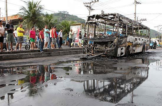 Ônibus incendiado nesta quarta-feira; Rio tem ataques desde o fim de semana