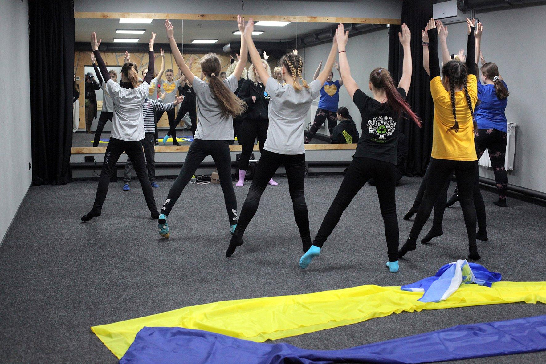 Život jde dál, i když je to výkon