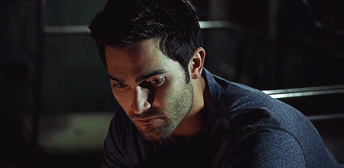 #wattpad #fanfic Pues aqui publicare toda la historia de 12 y 17. Derek conocio a Stiles cuando tenia 17 años y Stiles conocio a Derek cuando tenia 12 años. Stiles se enamoro del moreno la primera vez que lo vio y asi el hiperactivo empezo a acosar al hombre lobo en la escuela. Al principio a Derek le molestaba per...