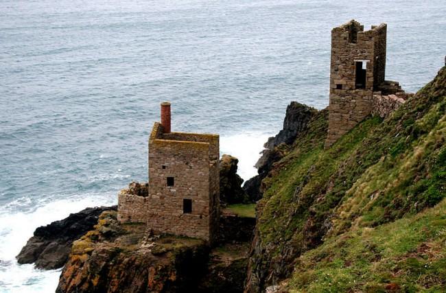 800px-crowns_engine_houses__botallack_small.jpg