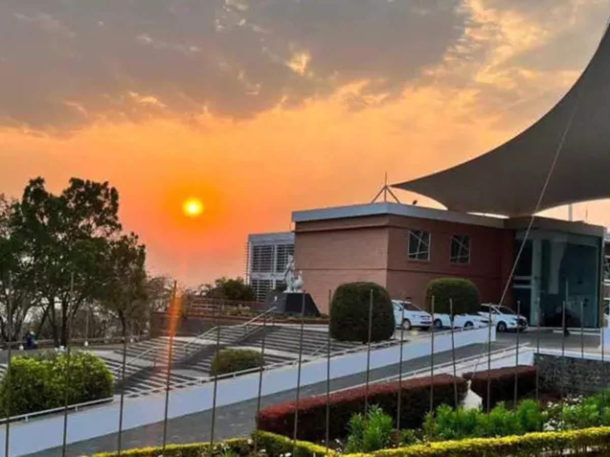 A silver lining in the storm: Stellar summer and final placements at SIBM  Pune during corporate layoffs - The Economic Times