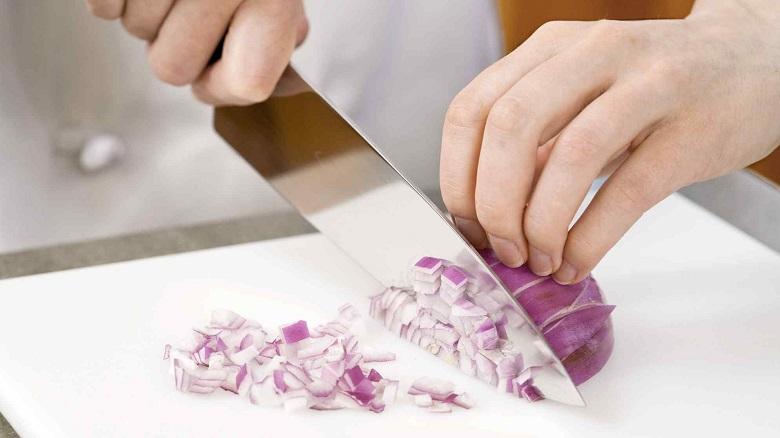 Nhu cầu sử dụng máy cắt rau củ trong nhà hàng có cao không?