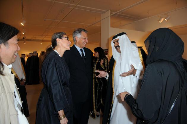 Dominique de Villepin avec l’émir du Qatar, le cheikh Hamad Al Thani, lors de l’inauguration du Musée arabe d’art moderne de Doha, en décembre 2010.