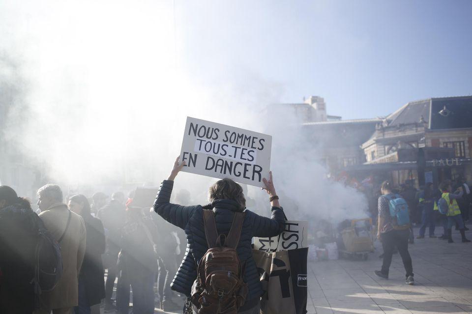 Manifestation contre la réforme des retraites du corps médical, à Nice, le 10 décembre.