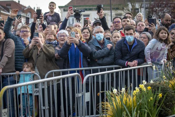 Pendant la campagne pour la présidentielle d’Emmanuel Macron, à Carvin, Pas-de-Calais, lundi 11 avril 2022.