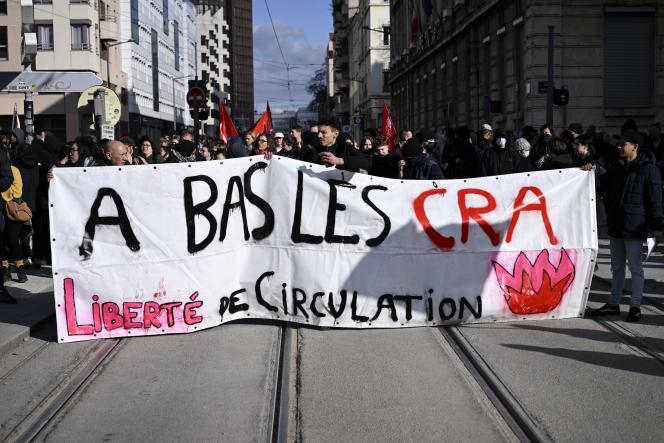 Manifestation contre les centres de rétention administrative et la loi immigration portée par le ministre de l’intérieur, Gérald Darmanin, à Lyon, le 18 février 2023.