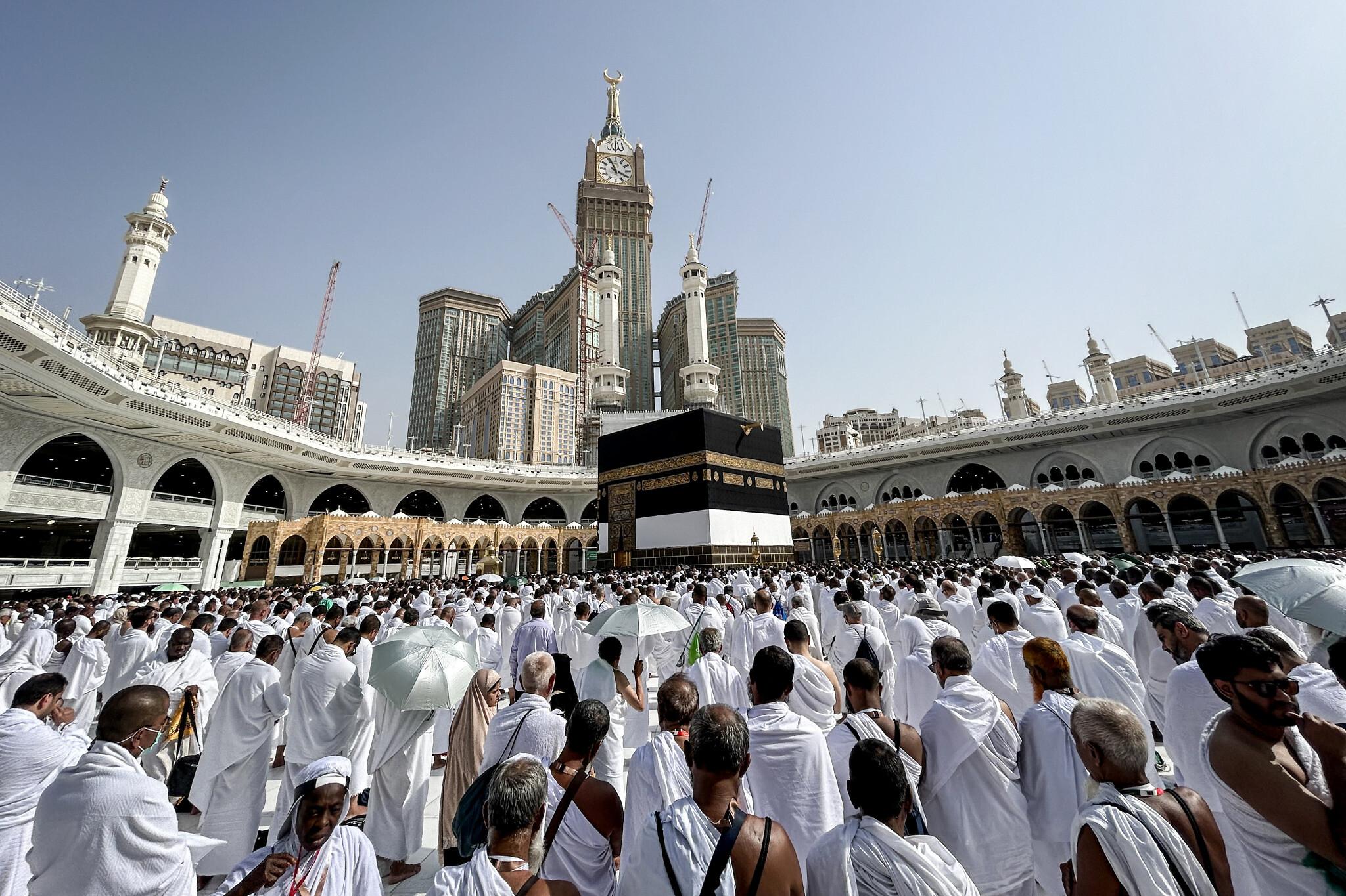 Pilgrims begin hajj in Mecca, with 1,000 Gazans joining at invitation ...