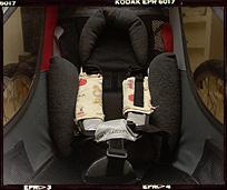 Wnętrze przyczepki CTS-Cougar z wkłądką Baby Supporter dla małych dzieci