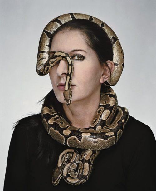 This picture accompagnied an article about Marina in The New Yorker. A serpent hiding one eye: The perfect way to represent being a pawn of the occult elite.
