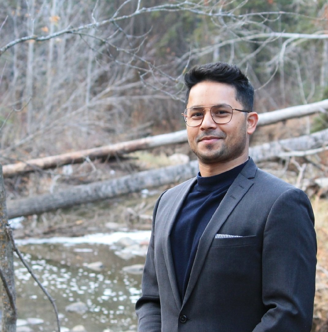 Dr. Muntaka Shah at Lumos Dental