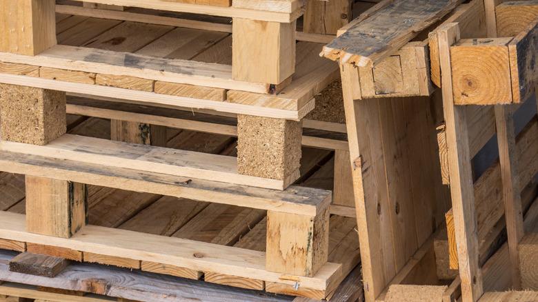 21 Creative Ways To Upcycle Wood Pallets For Your Garden