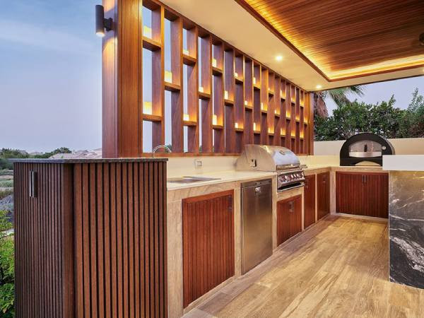 Best Materials for Building an Outdoor Kitchen in the UAE Desert Climate