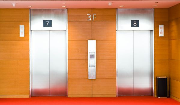 What is a hydraulic elevator? How does it work?